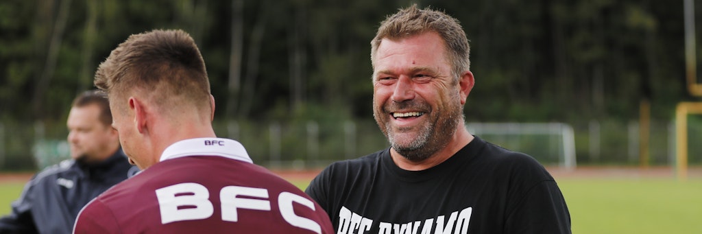Gute Laune: BFC-Trainer Christian Bennbeneck (r.) hofft, dass seine Jungs den Schwung aus dem ersten Saisonsieg gegen Jena mitnehmen. 