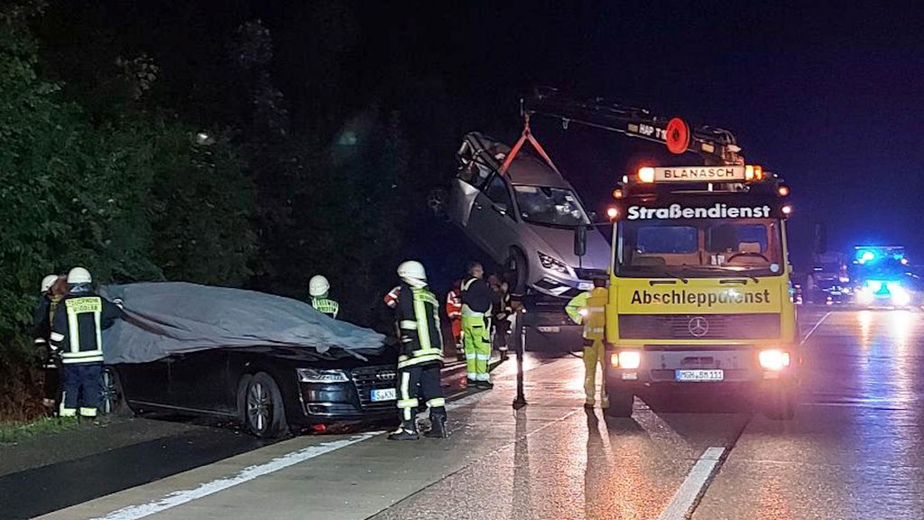 Aufräumarbeiten auf der Autobahn 81
