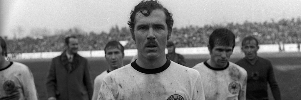 Franz Beckenbauer nach einem Länderspiel gegen Albanien im Jahr 1971.