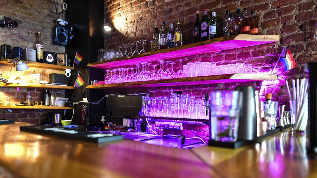 Vor der neuen Frisur noch ein Drink? Im La BarBer ist das möglich.