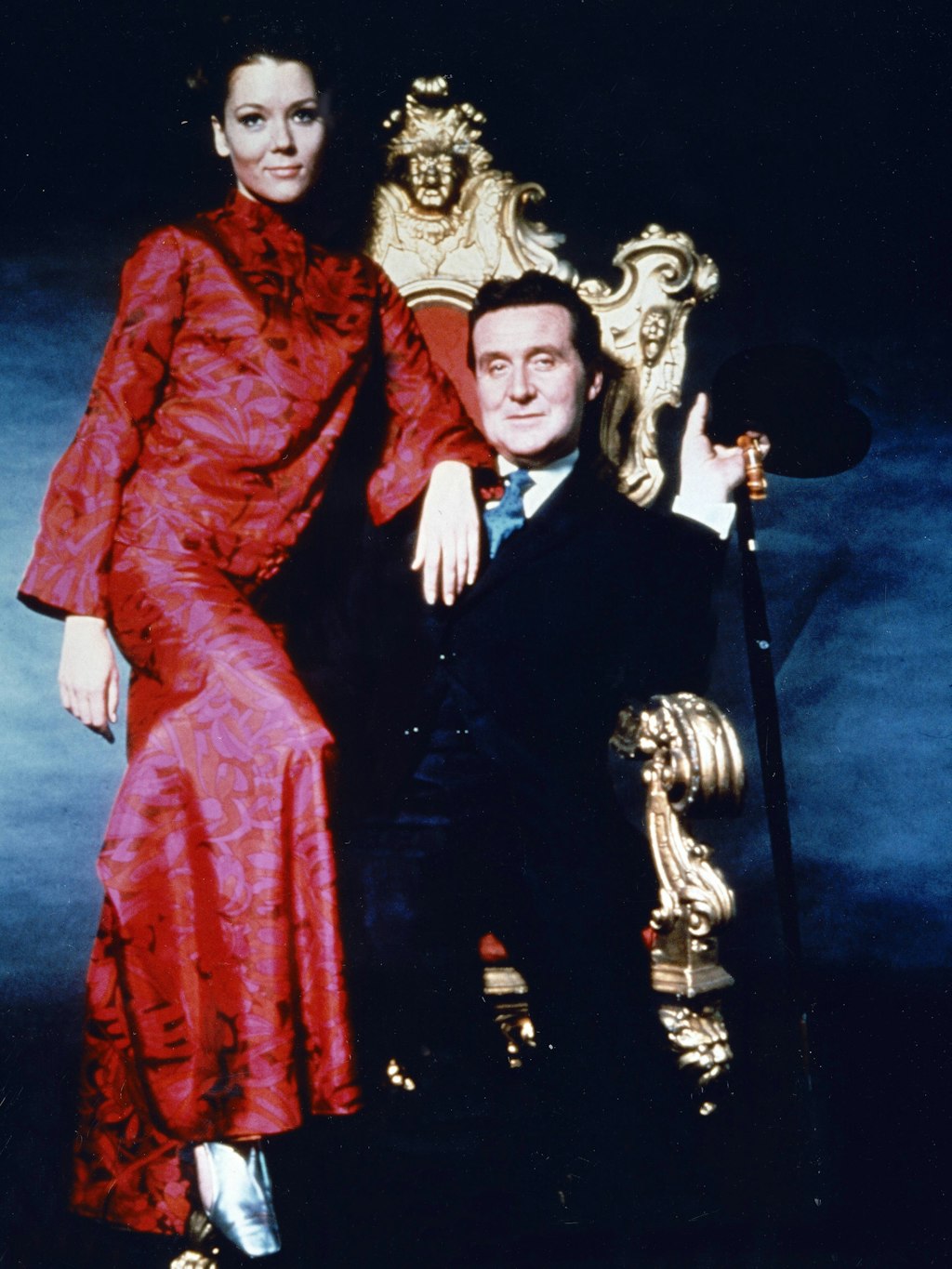 Patrick Macnee und Diana Rigg spielten zusammen in „Mit Schirm, Charme und Melone“.