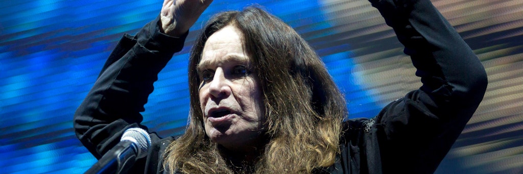 Ozzy Osbourne bei einem Auftritt mit seiner Band Black Sabbath.