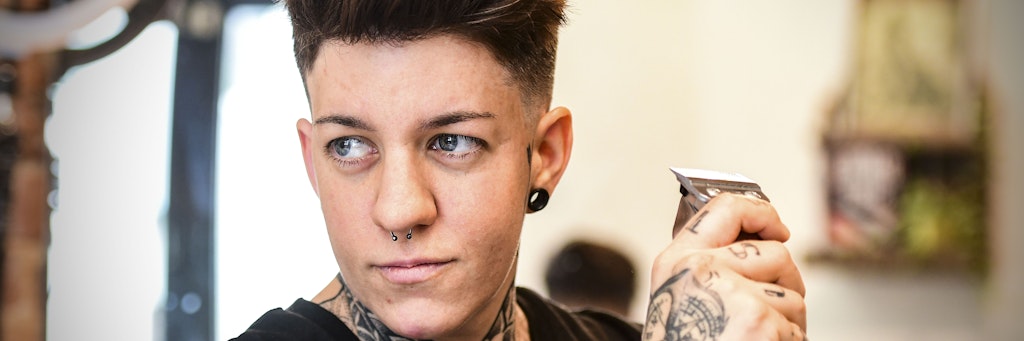 Sara O’Neill hat sich ihren Traum von einem eigenen Barbershop erfüllt.