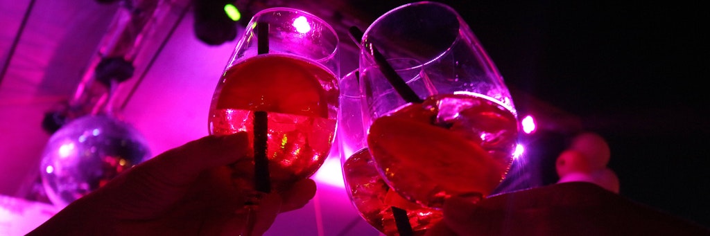 Alkohol kann ziemlich abtörnend sein. Oder macht er etwa schön?