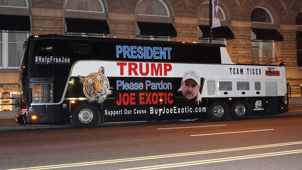 Mit diesem Bus fuhren Unterstützer von Joe Exotic nach Washington.