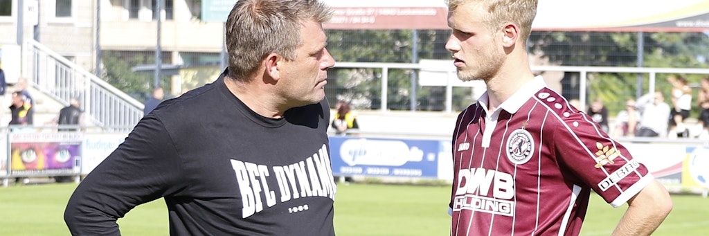 BFC-Trainer Christian Benbennek schwört Lucas Brumme und die Kollegen auf die Pokalaufgabe ein.