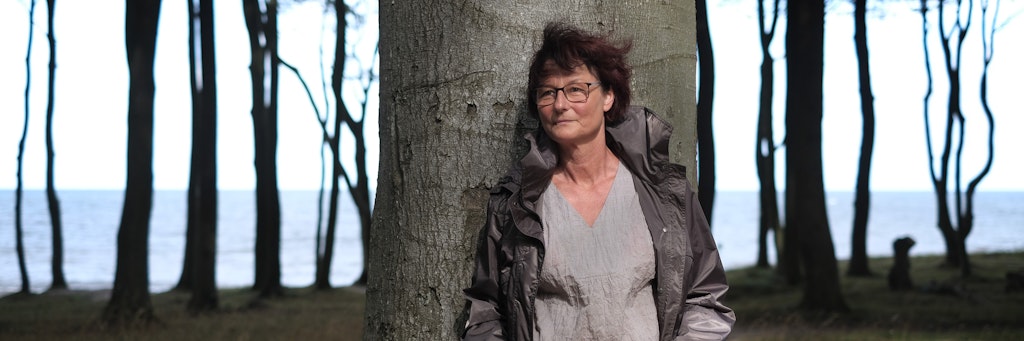 Annemarie Sigle am Ostseestrand<br>