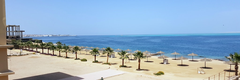 Der menschenleere Strand im ägyptischen Hurghada: Im nächsten Jahr sollen günstige Preise wieder hierherlocken.