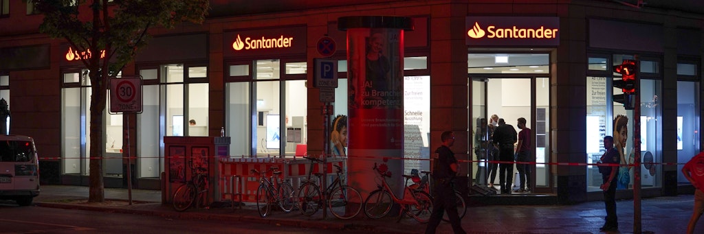 Der Tatort: eine Filiale der Bank Santander an der Frankfurter Allee. 