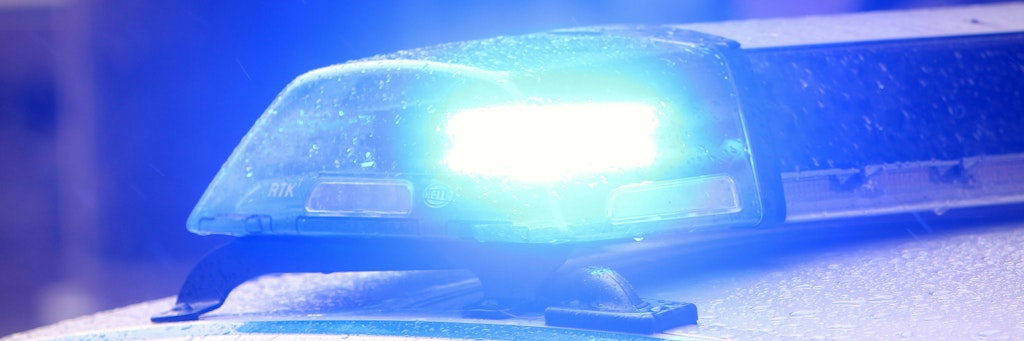 Ein Blaulicht an einem Streifenwagen in Bayern.