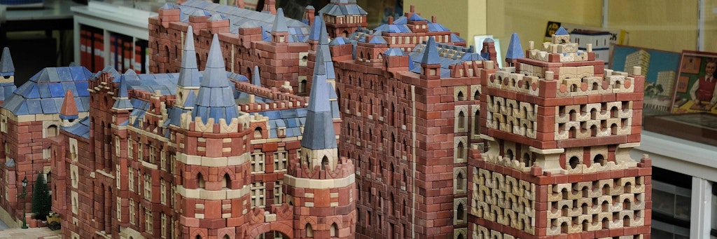 Ein Nachbau der Hamburger Speicherstadt, darin stecken rund 10.000 Klötzchen.