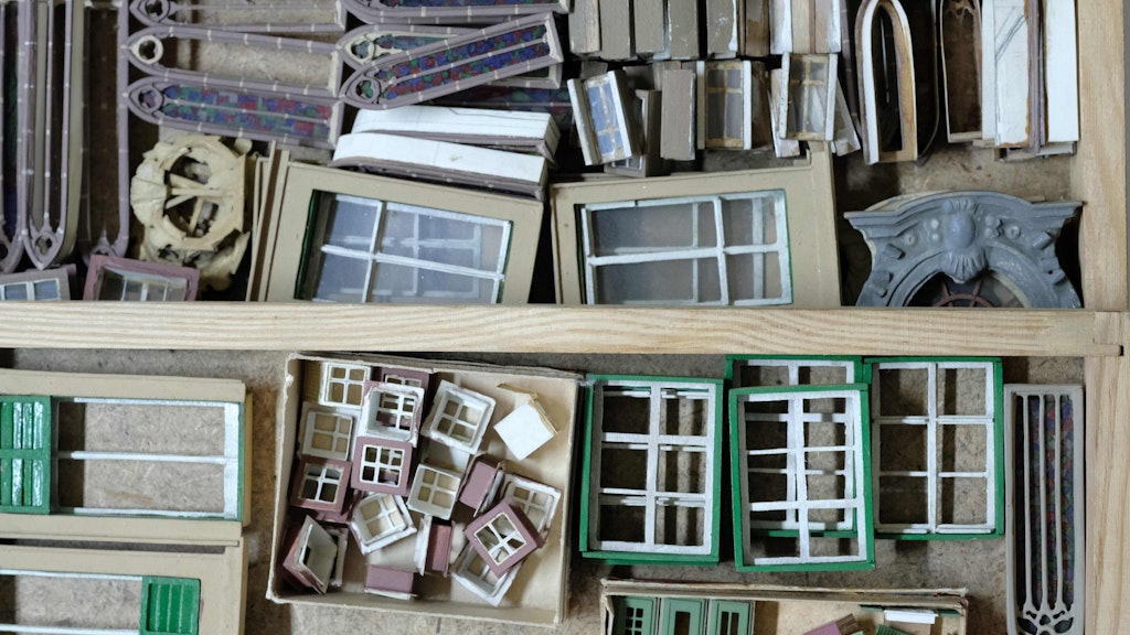Die Vielfalt der einzelnen Bauteile kennt keine Grenzen. 245.000 Einzelteile nutzen die Baumeister in ihrem Domizil für die kleinen Kunstwerke.