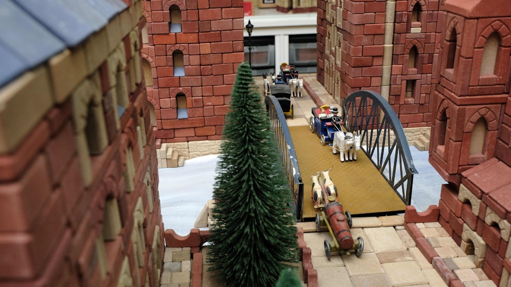 Klein und verspielt: Detailaufnahme des Steinchen-Nachbaus der Hamburger Speicherstadt. 