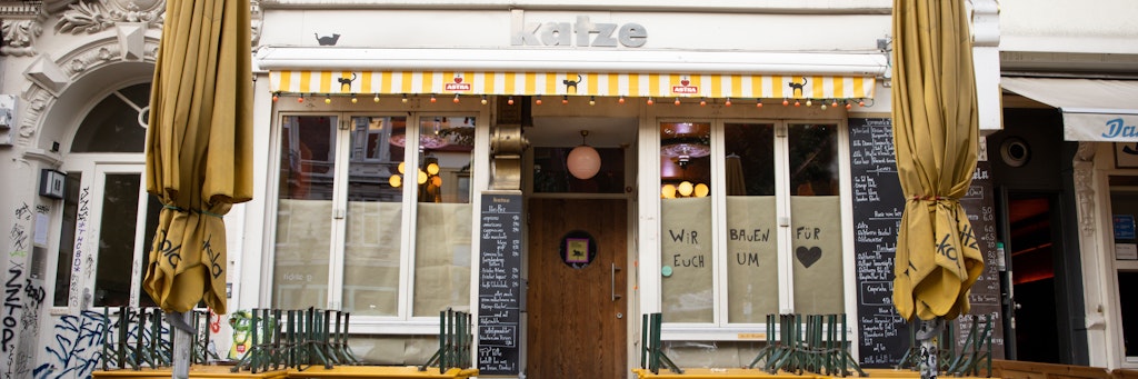In der Bar „Katze“ sind nach Mitteilung des Hamburger Senats mehrere Mitarbeiter positiv auf das Coronavirus getestet worden. 