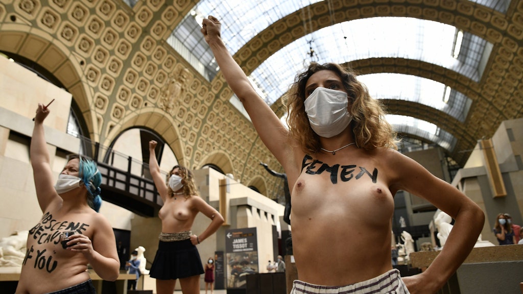 Eine Femen-Gruppe protestierte nach dem Vorfall im Museum.