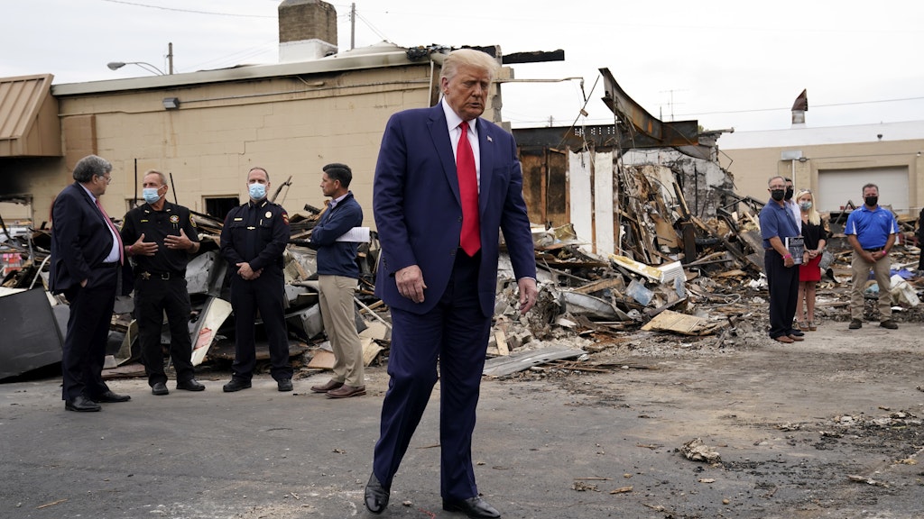 Donald Trump besichtigt den Ort, an dem die gewalttätigen Proteste nach den Schüssen auf Jacob Blake eskaliert sind.