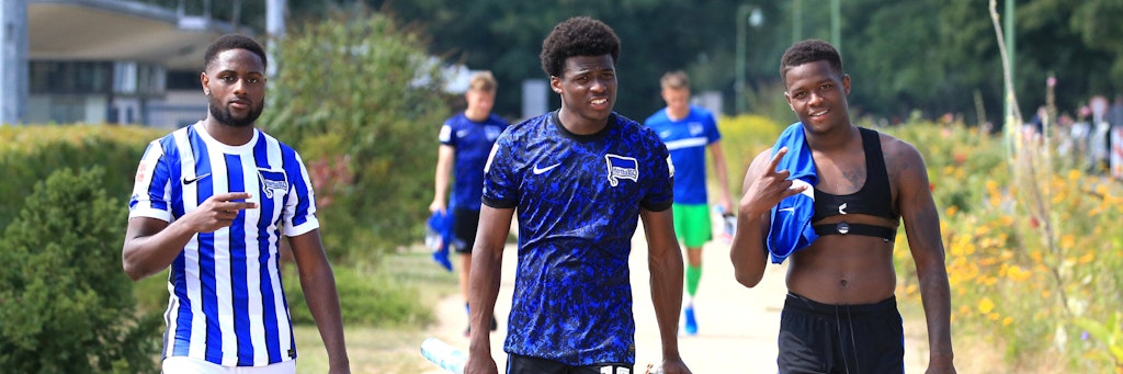 Herthas Holländer Deyo Zeefuik, Javairo Dilrosun und Daishawn Redan (v. l.) sollen zurück nach Berlin. 