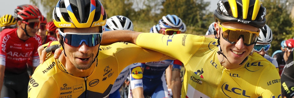 Primoz Roglic und Toursieger Tadej Pogacar in der Anfahrt auf Paris.