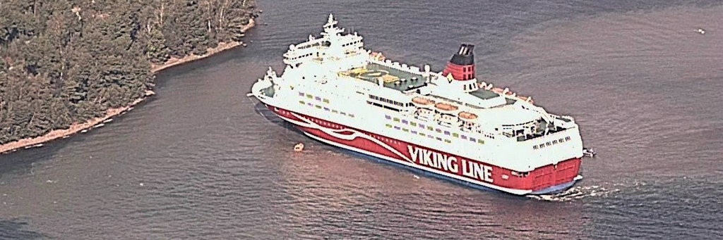 Das Kreuzfahrtschiff Amorella von Viking Line lief bei Langnäs auf Aland in den finnischen Schären auf Grund.