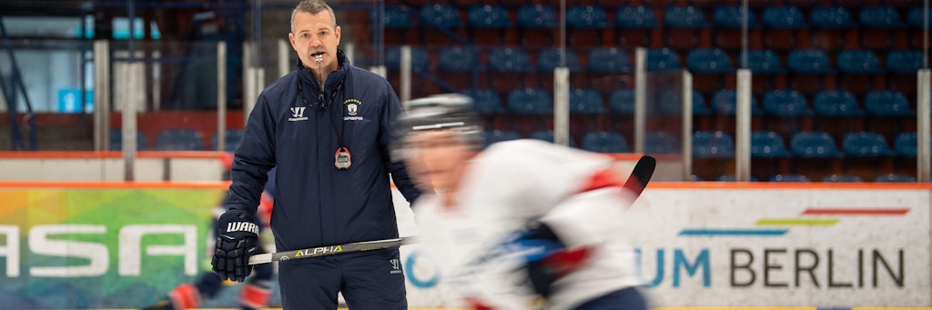Eisbären-Trainer Serge Aubin kann in den kommenden Wochen auch mit den fünf Talenten der LA Kings im Training zusammenarbeiten.
