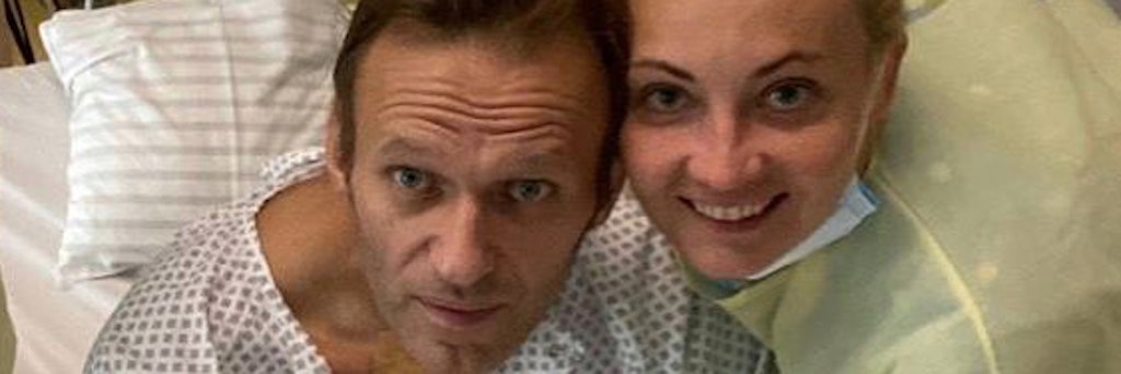 Alexej Nawalny und seine Frau Julia in der Charité.
