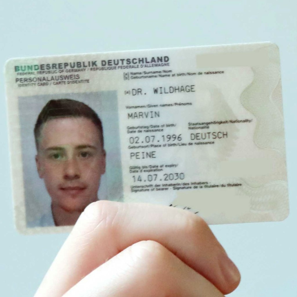 Der Doktorausweis. Einige Stellen wurden vom KURIER unkenntlich gemacht.