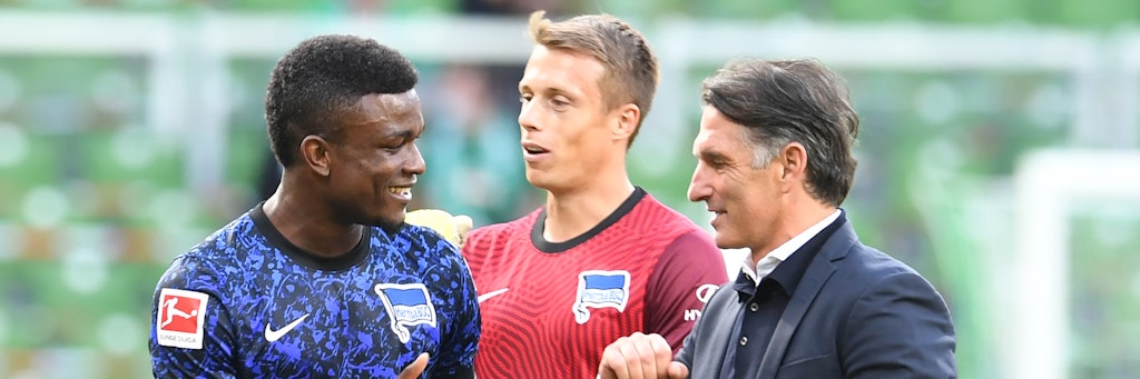 Neue Trikots, neue Spieler: Trainer Bruno Labbadia (r.) will gegen Frankfurt zeigen, dass sich bei Hertha BSC auch auf dem Platz viel verändert hat. 