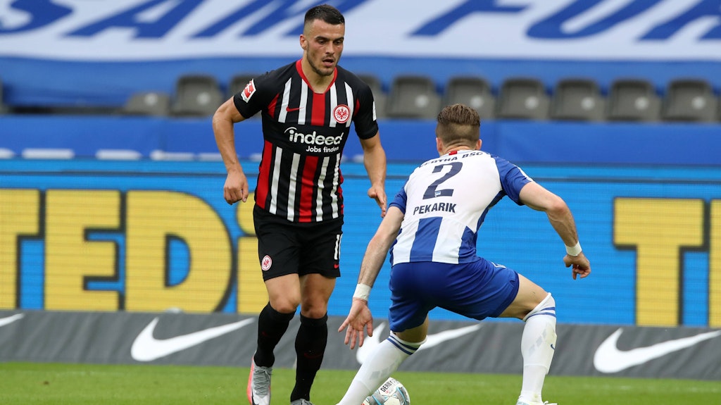 Vor drei Monaten hielt Herthas Peter Pekarik Frankfurts Filip Kostic in Schach, konnte das 1:4 aber nicht verhindern. 