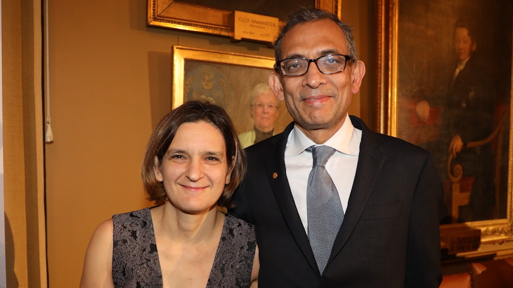 Die beiden Ökonomen Esther Duflo und Abhijit Banerjee.