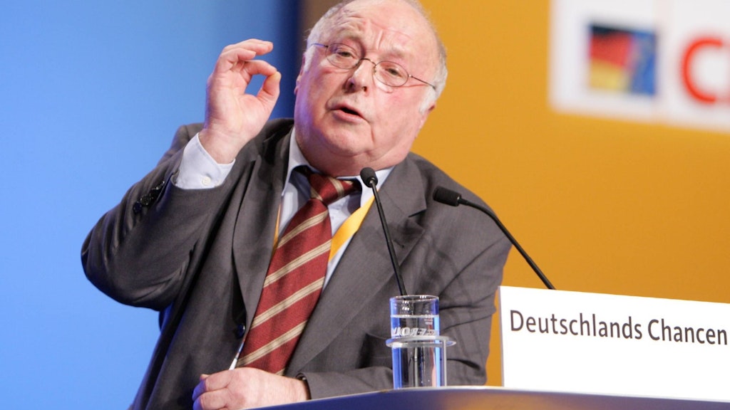 Norbert Blüm spricht auf dem CDU Parteitag im Jahr 2004.