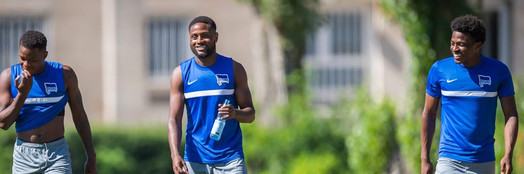 Haben gut lachen: Daishawn Redan, Deyo Zeefuik und Javairo Dilrosun (v. l.) müssen nicht nach Belarus, trainieren schon morgen wieder in Berlin.