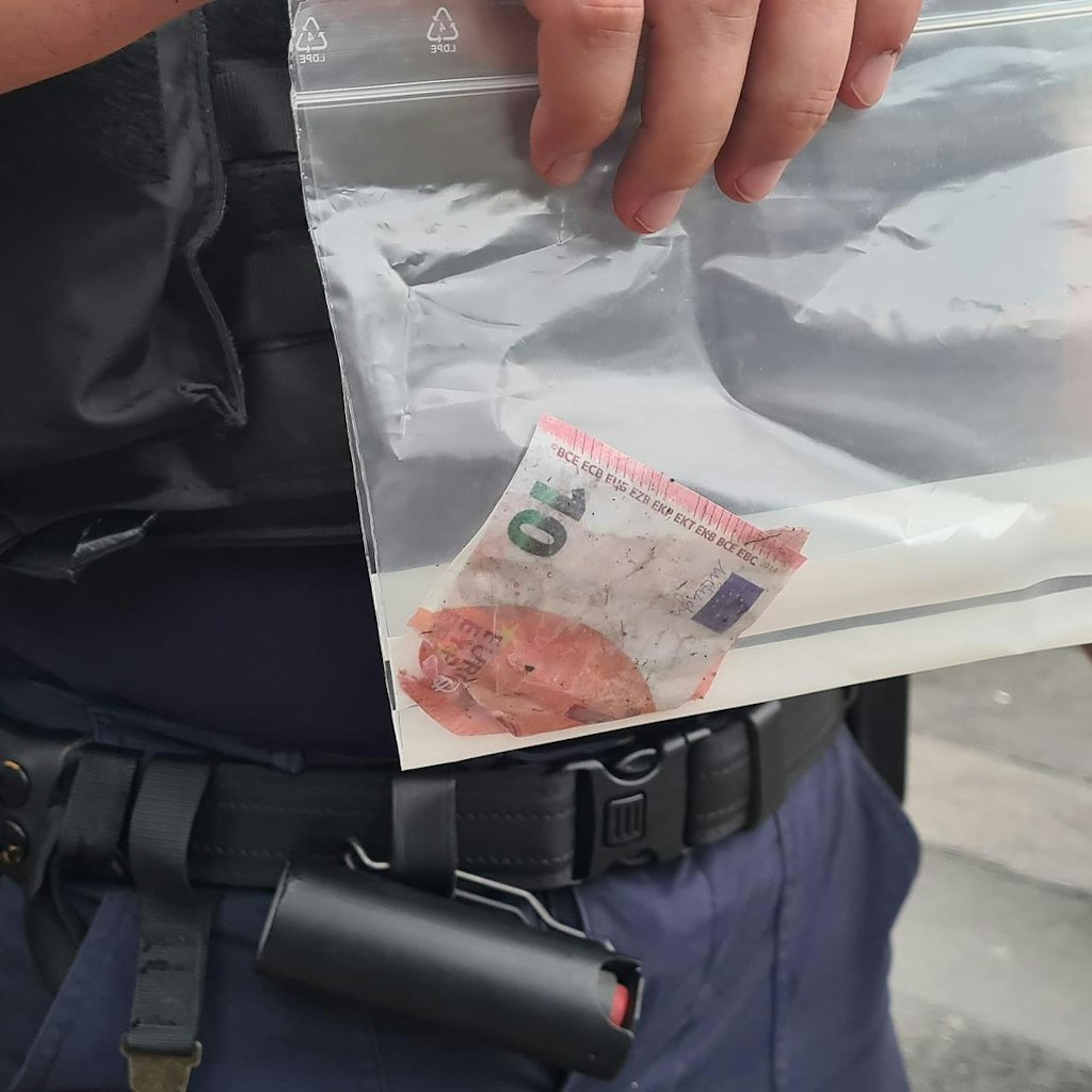 Polizisten haben einen gefälschten Zehn-Euro-Schein sichergestellt. 
