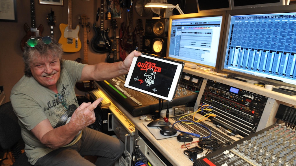 Dieter „Quaster“ Hertrampf in seinem Studio, wo auch sein neues Album entstand.<br>