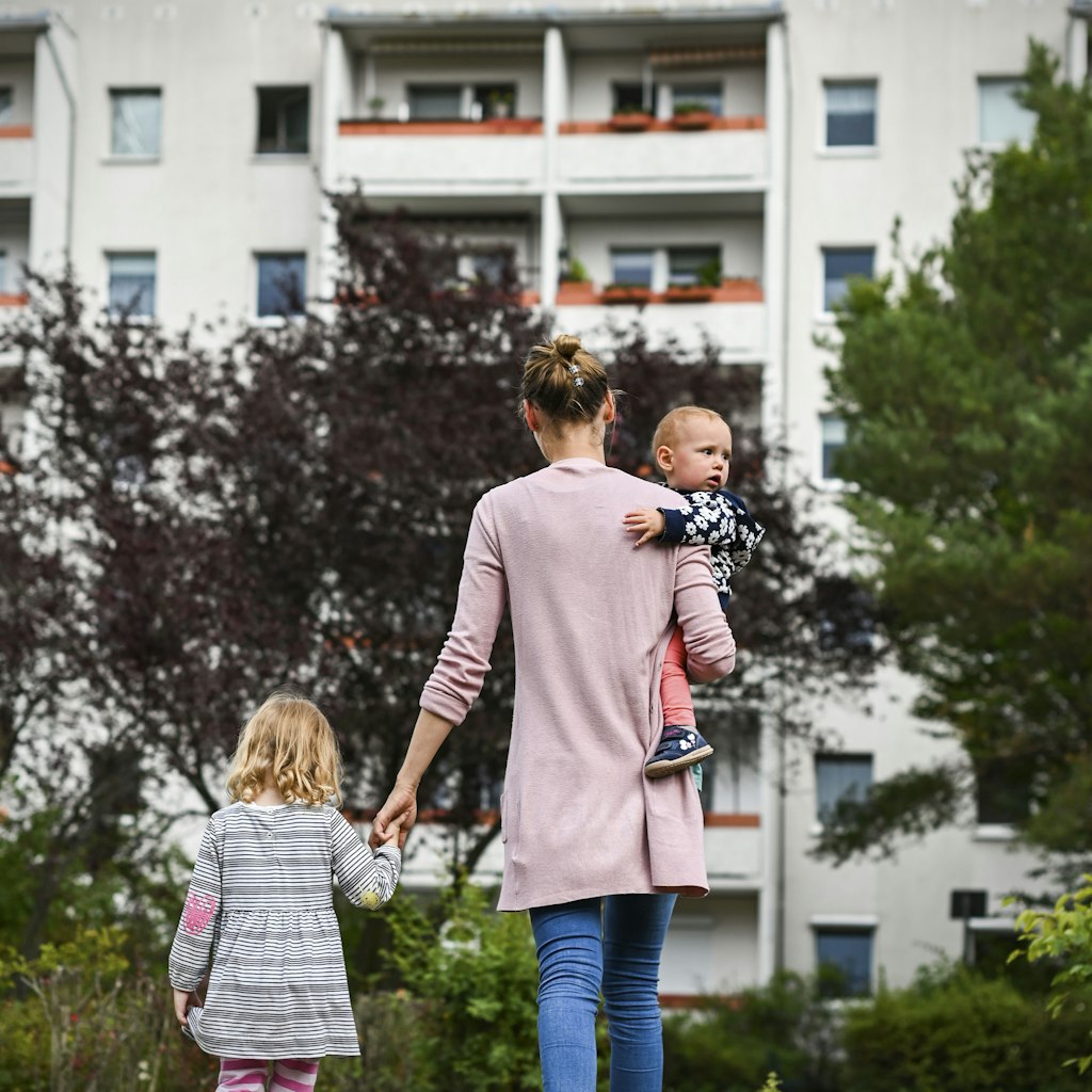 Kathleen Sudrow mit ihren Töchtern Josephin (1) und Vanessa (4). 