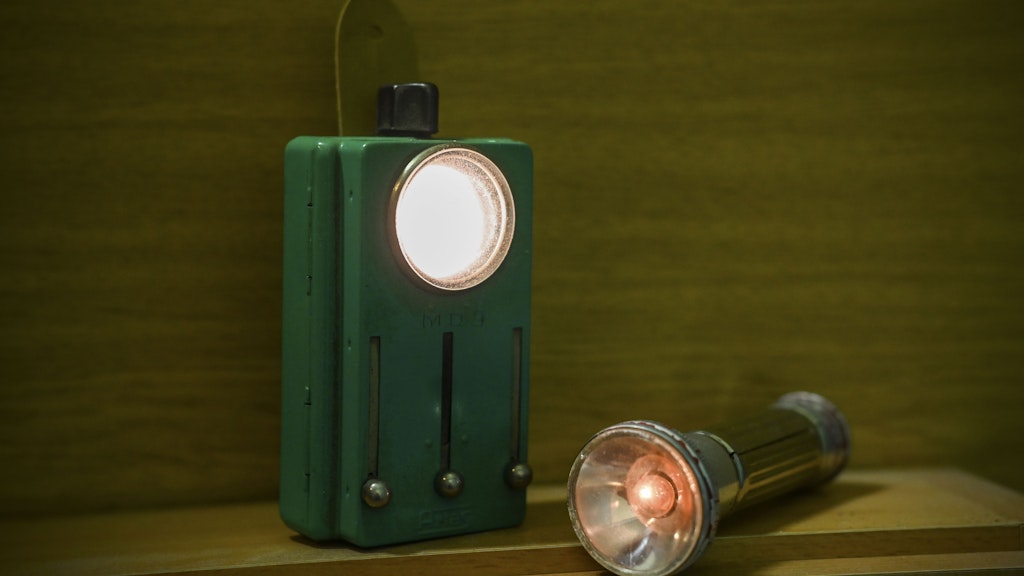 Diese Taschenlampe bekam Monika Krannig mal von einem Patienten geschenkt.