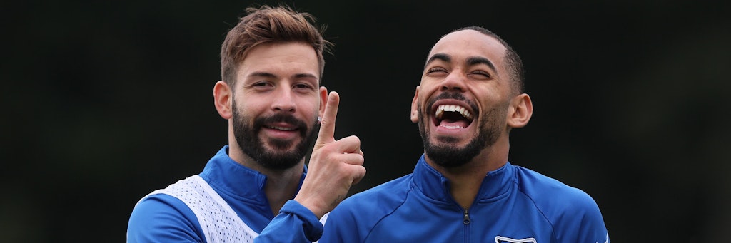 Gute Laune: Matheus Cunha mit Marvin Plattenhardt.