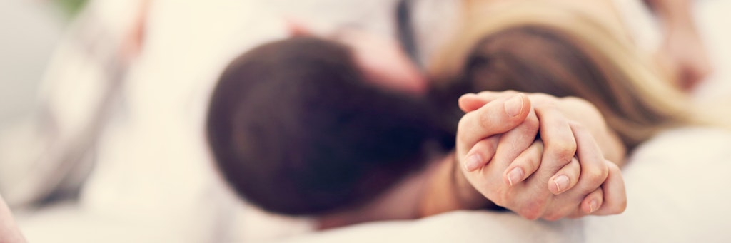 Früher oder später trifft es beinahe jedes Elternpaar: Mitten im Liebesspiel steht plötzlich das Kind in der Tür.