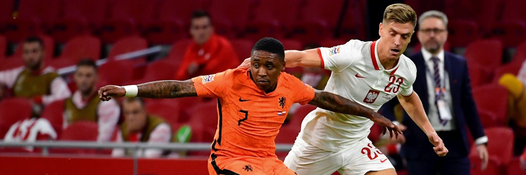 Kris Piatek (r.) im Einsatz für Polen gegen Holland, jetz soller auch auch noch ins Corona-Risikogebiet Bosnien.