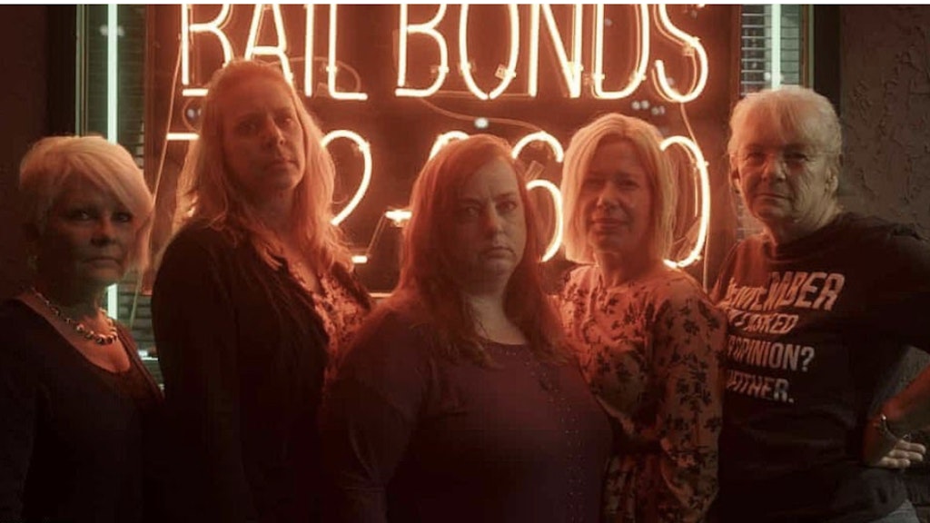 Gruppenbild der Rächerinnen (von links nach rechts): Ellen, Sandi, Tracy und Sabrina mit der Kautionsjägerin Carla Campbell.