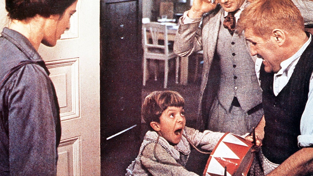 Mario Adorf (r.) in einer Szene aus dem Film „Die Blechtrommel“ (1979).