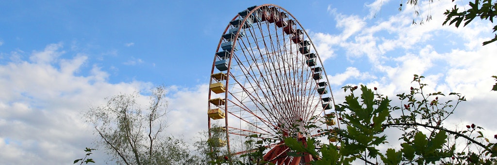 Noch steht das Riesenrad im Spreepark, doch bald soll das Fahrgeschäft zeitweise verschwinden.