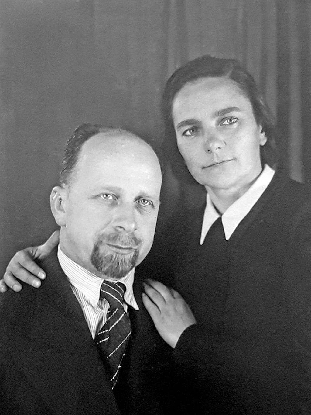 Walter Ulbricht und seine spätere dritte Frau Lotte: Das Paar lernte sich 1935 kennen. Offiziell geheiratet wurde erst 1949, nachdem Ulbricht sich von seiner ersten Frau Martha scheiden ließ.