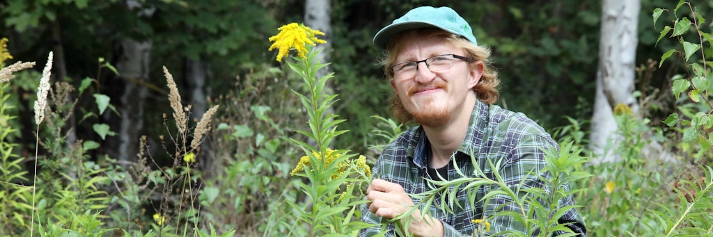 Insektenkundler Jonathan Neumann (27) auf dem Biesenhorster Sand.