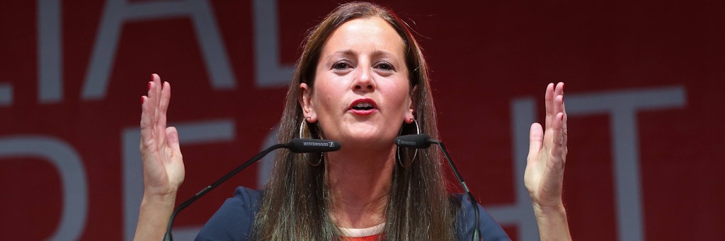 Die Linke-Politikerin Janine Wissler gilt als pointierte Rednerin mit vielen Talenten.