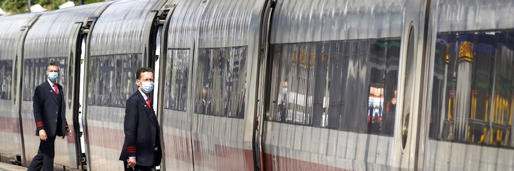 Die betrunkenen Seniorinnen waren in einem ICE unterwegs, lagen dort im Gang