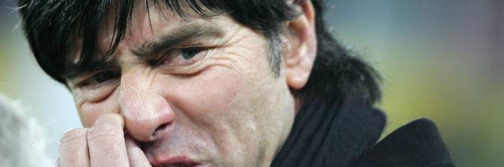 Viele Menschen machen es aus Gewohnheit: popeln. Auch Bundestrainer Jogi Löw.