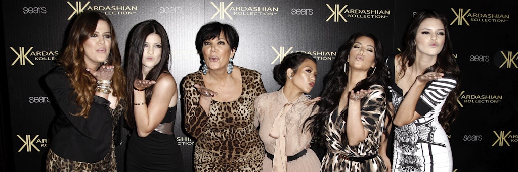 Khloe Kardashian (von links), Kylie Jenner, Kris Jenner, Kourtney Kardashian, Kim Kardashian und Kendall Jenner. Die erfolgreiche Reality-Show „Keeping Up with the Kardashians“ um den Kardashian-Jenner-Clan geht nach 14 Jahren zu Ende. 