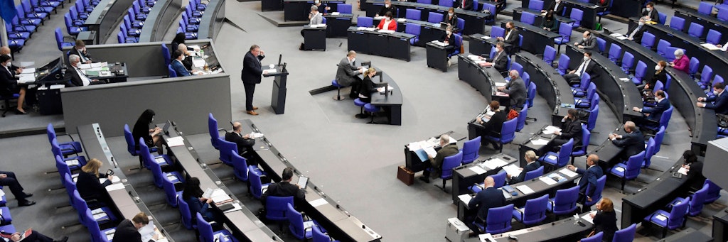 Blick in den Plenarsaal: 36 Prozent der Abgeordneten verdienen nebenbei.