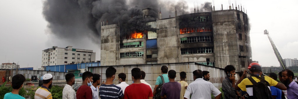 Das Feuer in einer Fabrik in Bangladesch forderte bisher 52 Todesopfer. 
