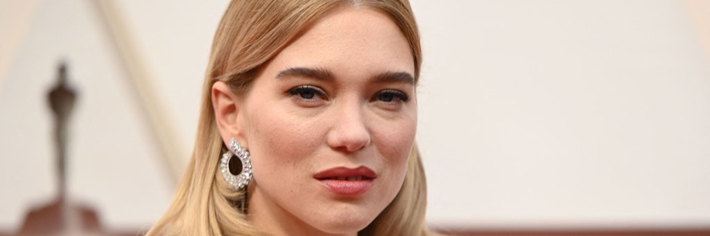 Die französische Schauspielerin Léa Seydoux sei trotz vollständiger Impfung vor einigen Tagen positiv auf das Coronavirus getestet worden. 